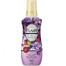 KAO "Flare Fragrance Dressy & Berry" Кондиционер-смягчитель для белья с ароматом цветов и ягод 570 мл