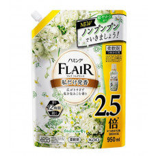 KAO Flair Fragrance White Bouquet Кондиционер-смягчитель для белья, с изящным ароматом белых цветов, мягкая упаковка с крышкой, 950мл. 